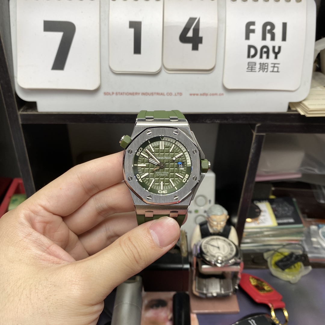 Audemars Piguet Royal Oak Offshore Series 15710ST.OO.A052CA.01, Green Dial, 42mm Size.