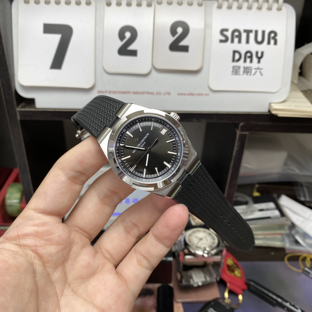 Vacheron Constantin Overseas Collection series 4500V110A-B483, Black Dial Rubber Strap, 41mm Size.