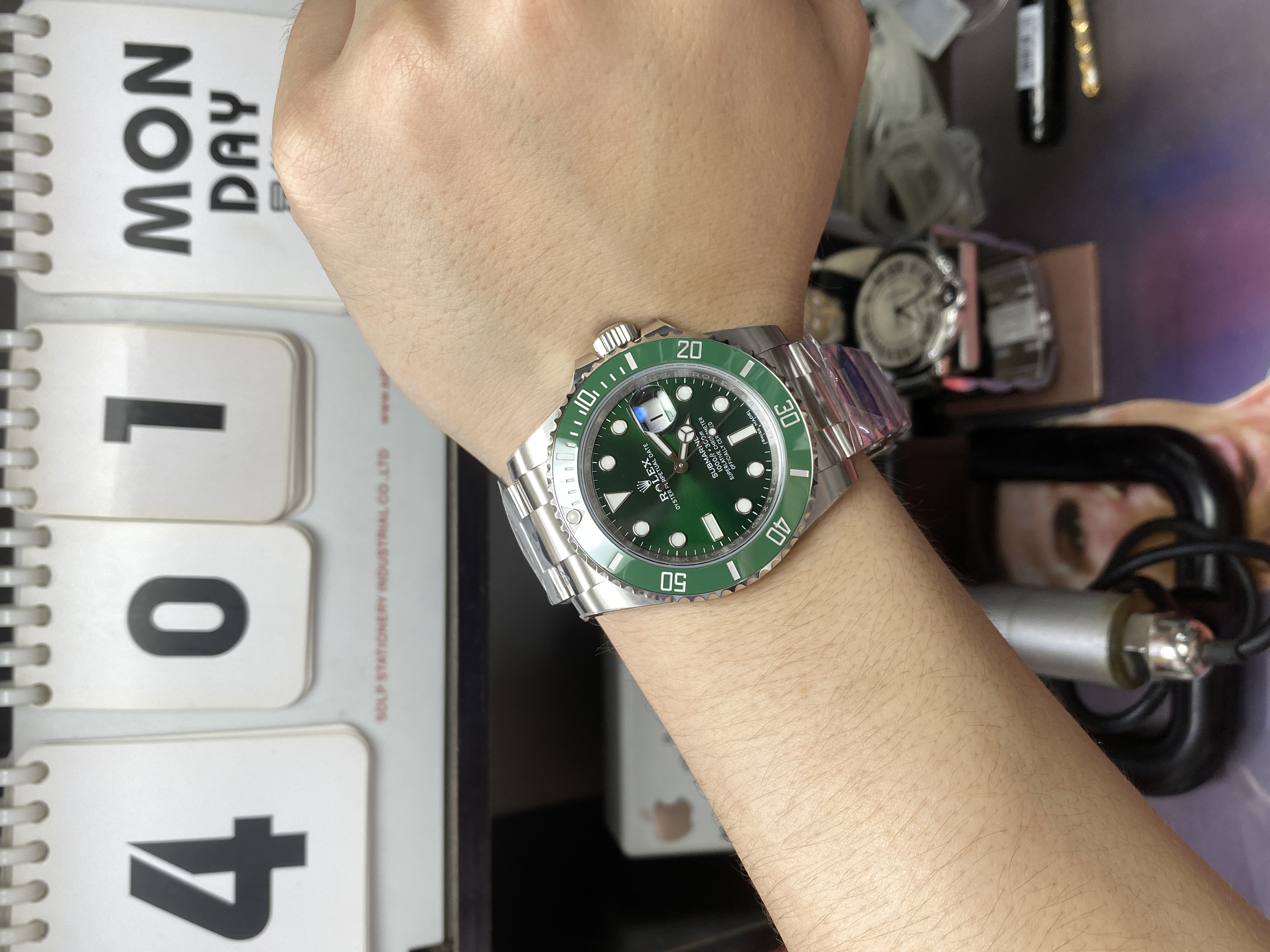 Rolex Submariner Series  Watch Model 116610LV-0002 (hulk) 40mm