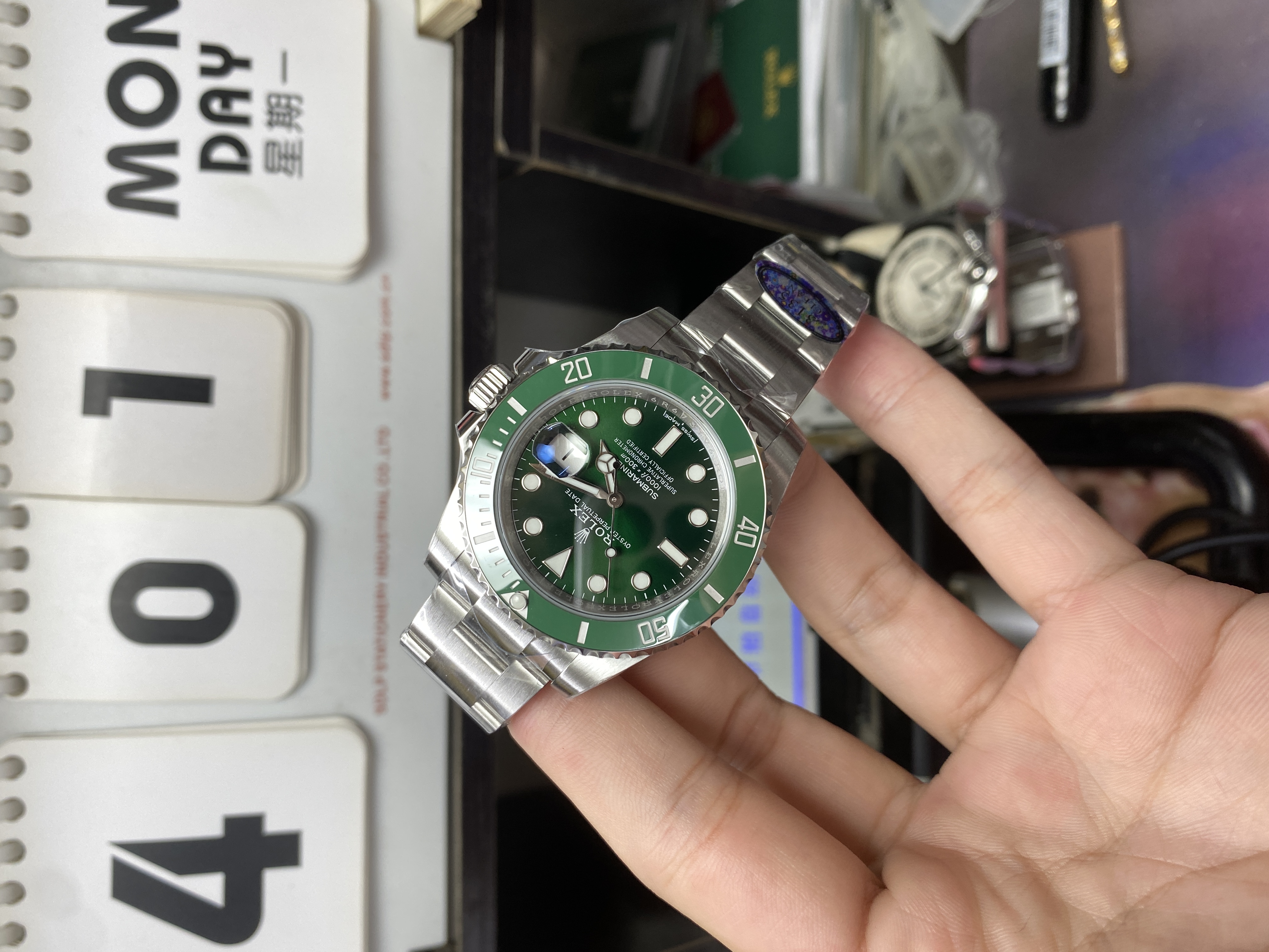 Rolex Submariner Series  Watch Model 116610LV-0002 (hulk) 40mm